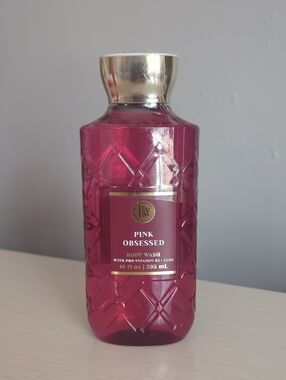 Bath & Body Works Pink Obsessed Body Wash - Pink with Gold Cap